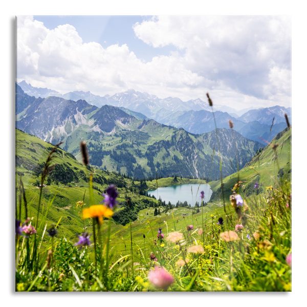 Wiesenblumen in den Bergen, Glasbild Quadratisch Online-Verkauf