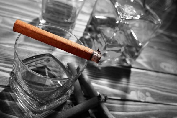 Zigarre auf Whiskeyglas, Glasbild Online-Verkauf – Bild 5